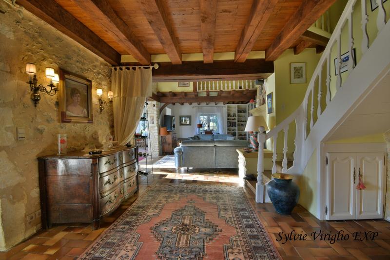 Maison - 207 m² - 6 pièces