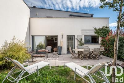 Maison - 104 m² - 4 pièces