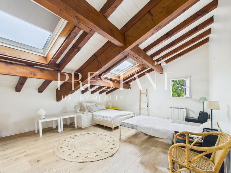 Maison - 250 m² - 7 pièces