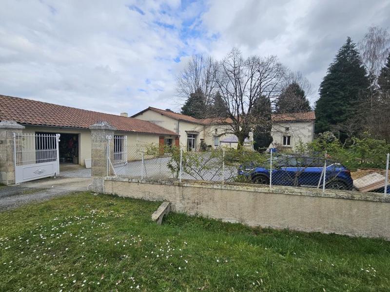 Maison - 247 m² - 8 pièces