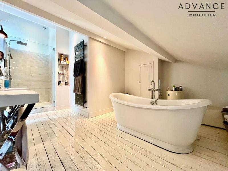 Maison - 315 m² - 12 pièces