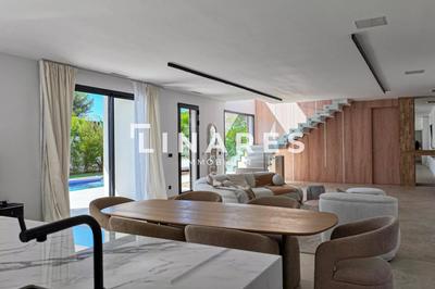 Maison - 230 m² - 5 pièces