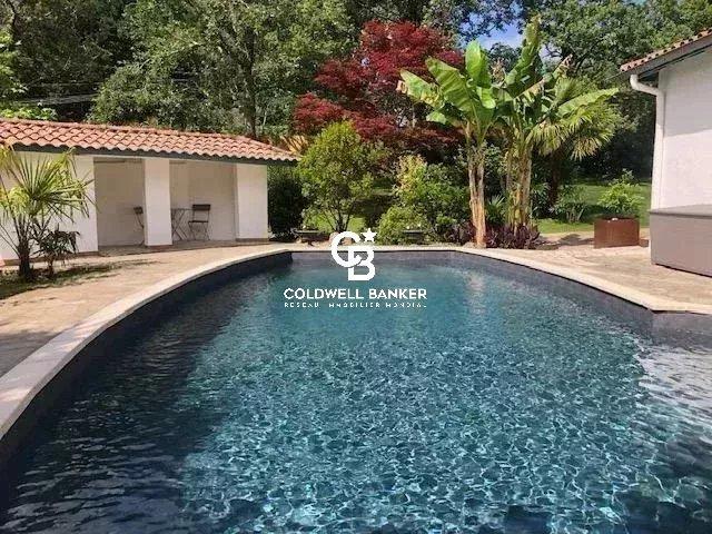 Maison - 200 m² - 6 pièces