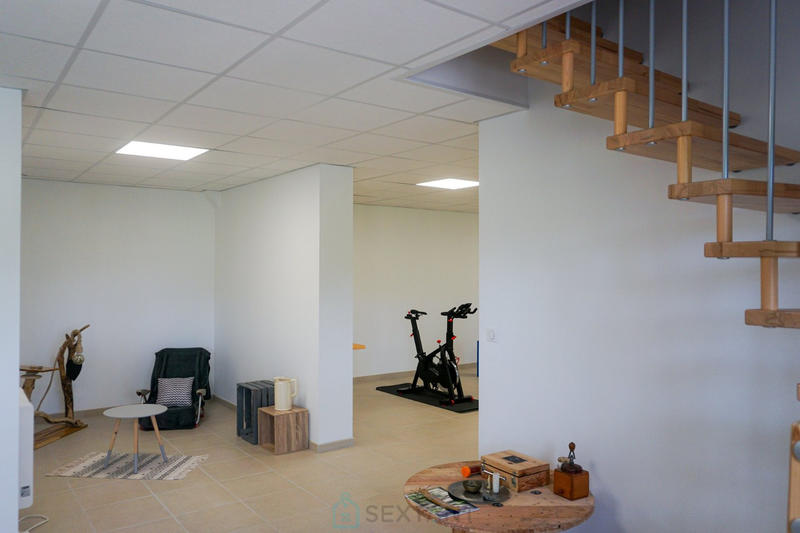 Maison - 220 m² - 6 pièces