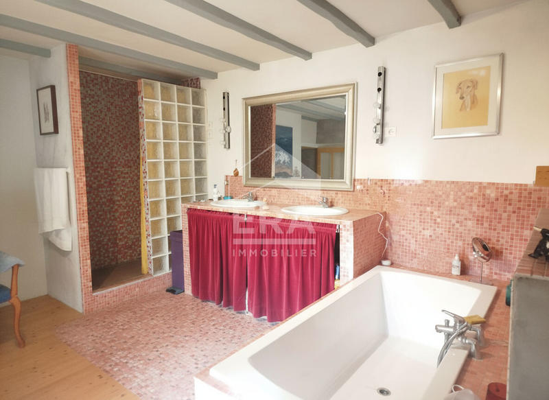 Maison - 301 m² - 15 pièces