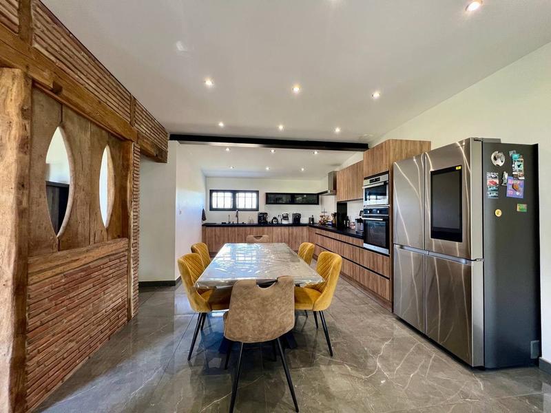 Maison traditionnelle - 184 m² - 7 pièces