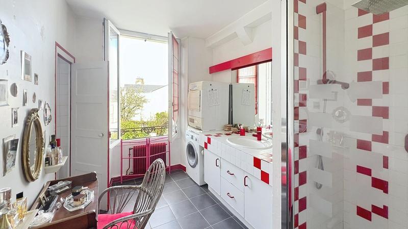 Maison - 208 m² - 8 pièces