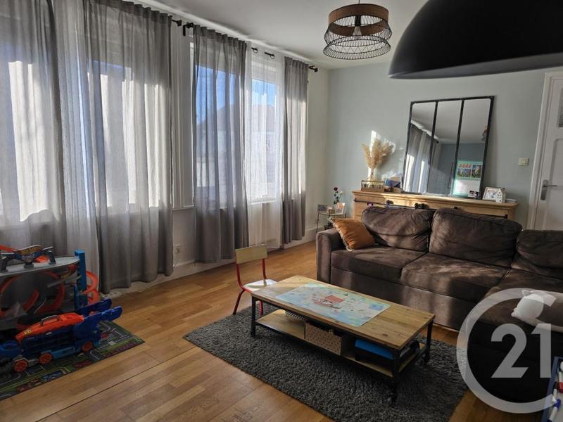 Maison - 96 m² - 5 pièces