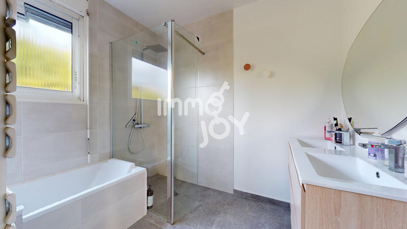 Maison - 217 m² - 5 pièces