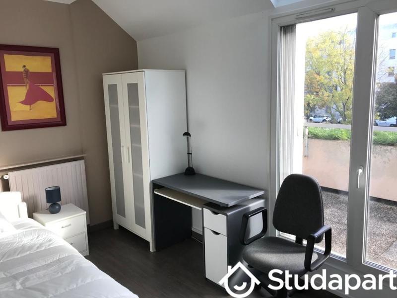 Chambre - 10 m² - 1 pièce