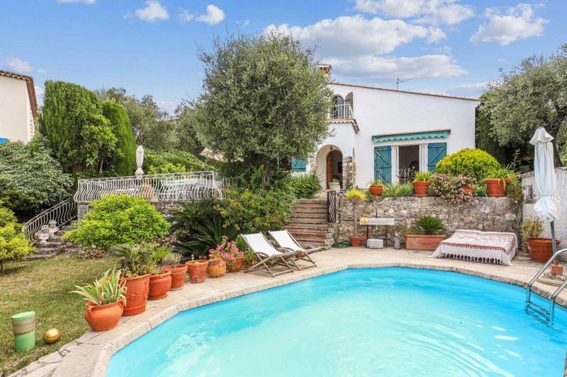 Villa - 168 m² - 6 pièces