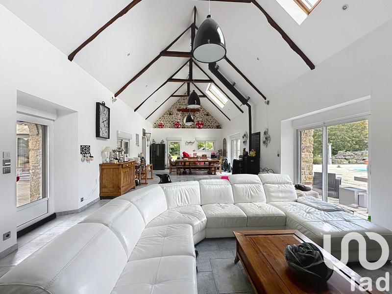 Maison - 312 m² - 8 pièces