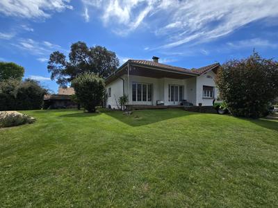 Maison - 180 m² - 11 pièces