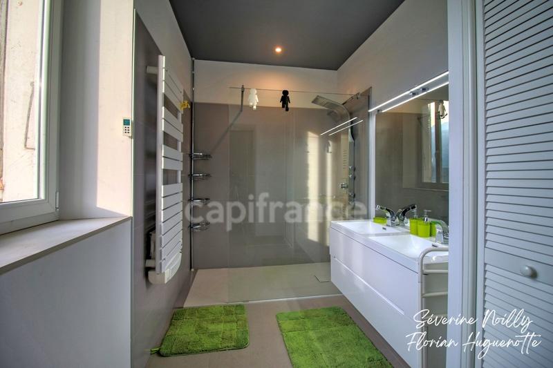 Maison bourgeoise - 252 m² - 8 pièces