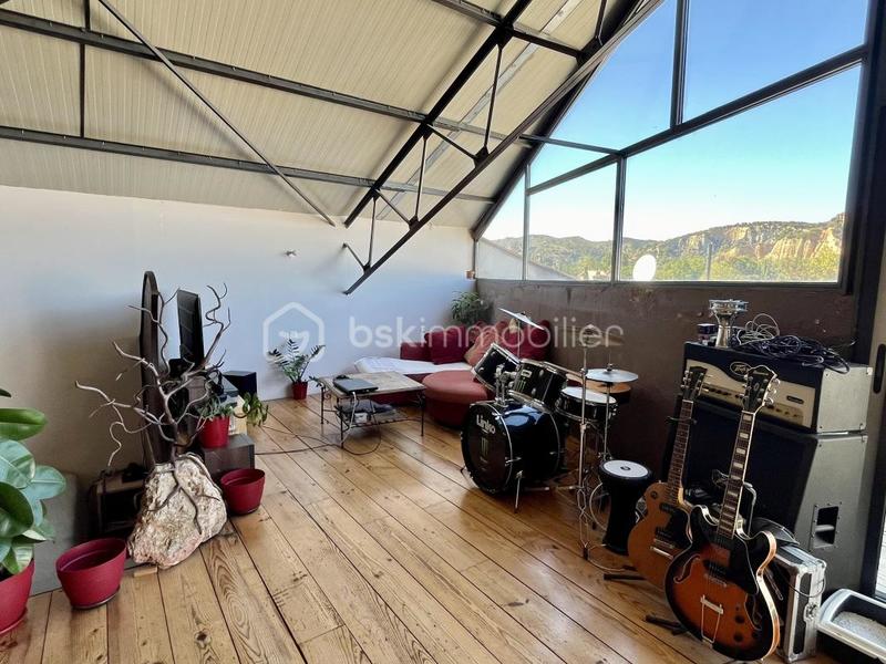 Loft - 147 m² - 8 pièces