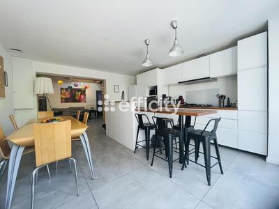 Maison - 186 m² - 7 pièces