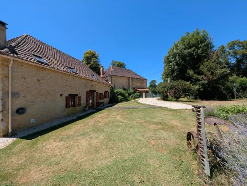 Maison - 260 m² - 9 pièces