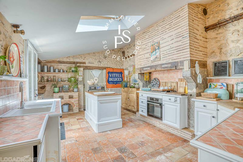 Demeure - 384 m² - 11 pièces