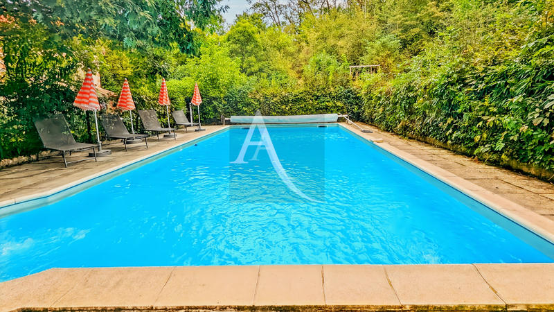 Maison - 263 m² - 10 pièces