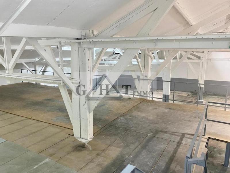 Entrepôt - 874 m²