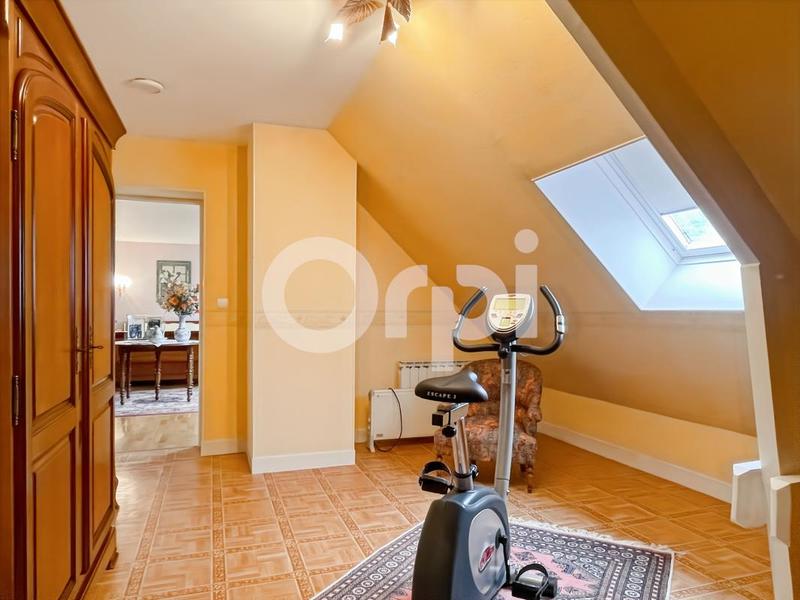 Maison - 216 m² - 6 pièces