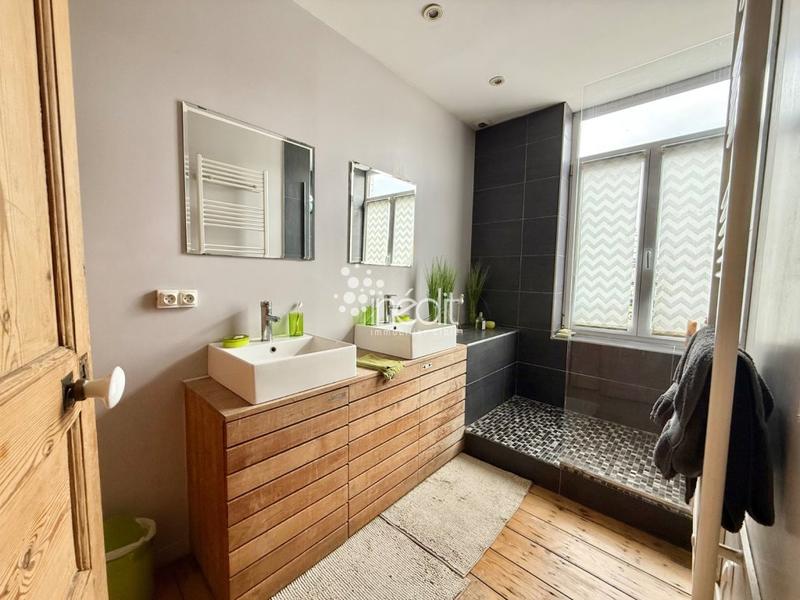 Maison - 218 m² - 8 pièces