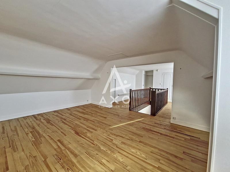 Maison - 216 m² - 8 pièces