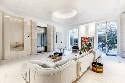 Appartement - 260 m² - 6 pièces