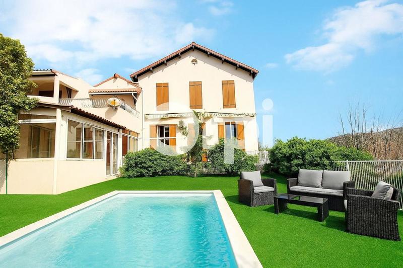 Maison - 190 m² - 5 pièces