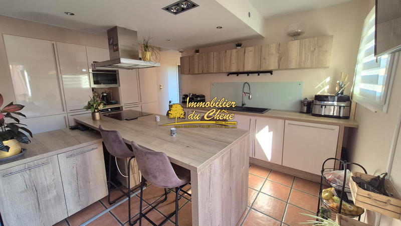 Maison - 180 m² - 7 pièces