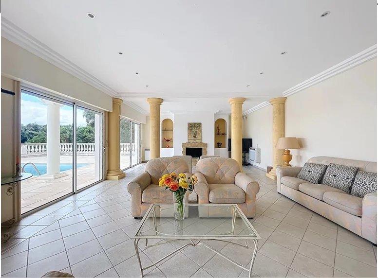 Villa - 368 m² - 6 pièces