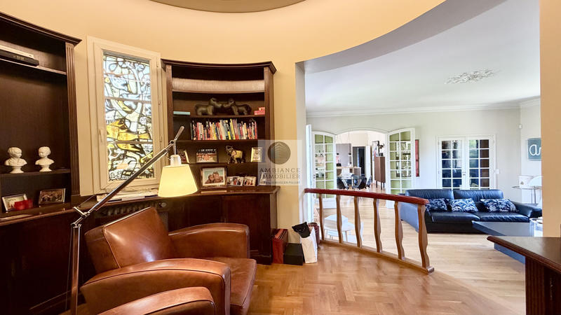 Maison - 284 m² - 8 pièces