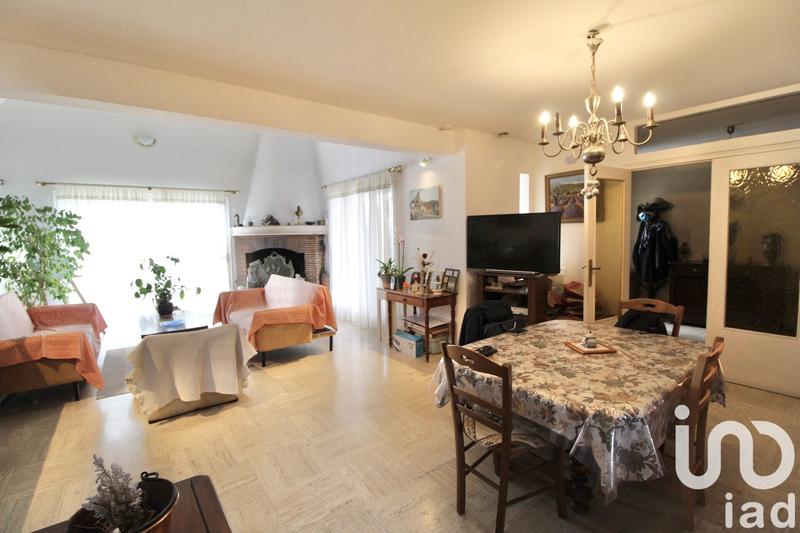 Maison - 210 m² - 8 pièces