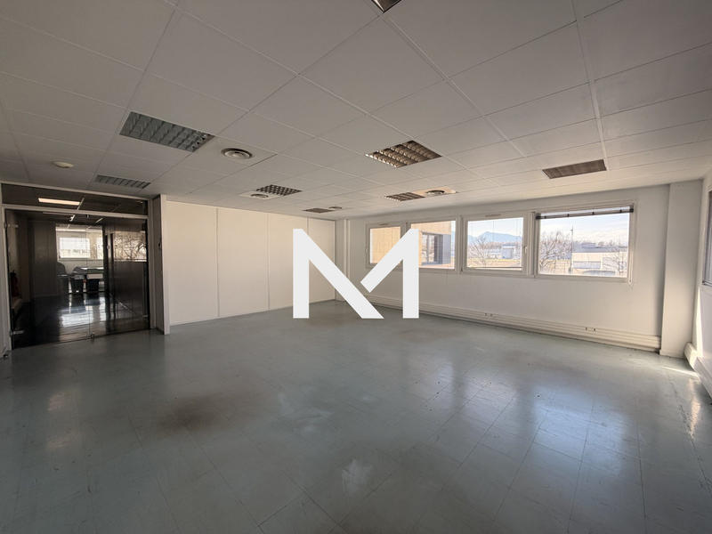 Local commercial - 95 m² - 3 pièces