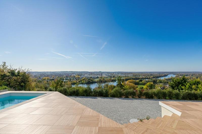 Maison - 275 m² - 9 pièces