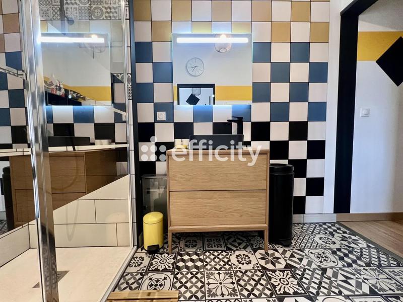 Maison - 247 m² - 10 pièces