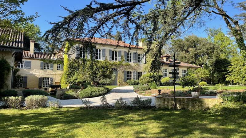 Maison - 484 m² - 17 pièces