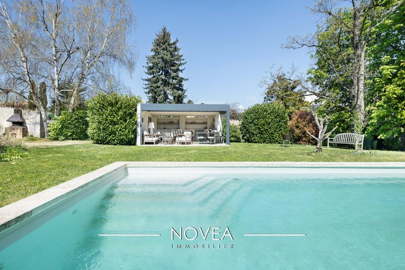 Maison ancienne - 307 m² - 9 pièces