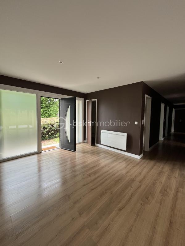 Maison - 182 m² - 7 pièces