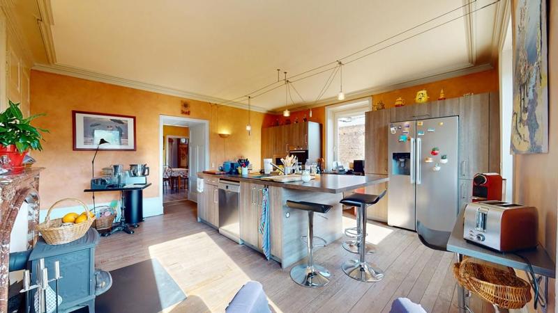 Maison - 240 m² - 5 pièces