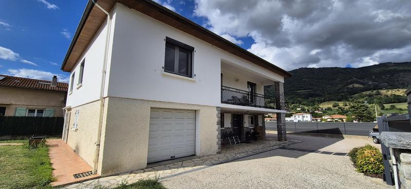 Maison - 200 m² - 8 pièces