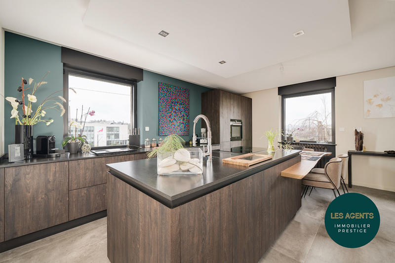 Maison - 278 m² - 11 pièces