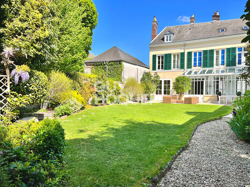 Maison - 273 m² - 10 pièces