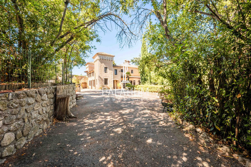 Château - 469 m² - 9 pièces