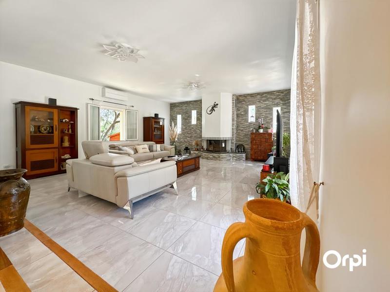 Maison - 211 m² - 6 pièces