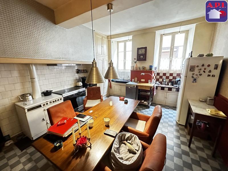 Maison - 287 m² - 8 pièces