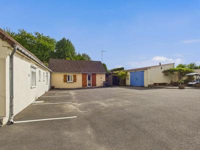 Maison - 298 m² - 11 pièces