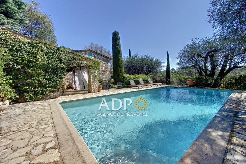 Maison - 255 m² - 8 pièces