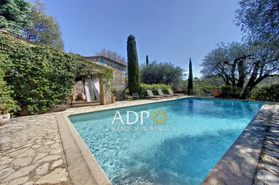 Maison - 255 m² - 8 pièces