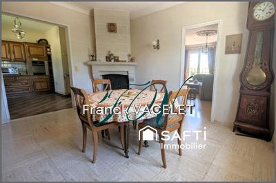 Villa - 250 m² - 8 pièces